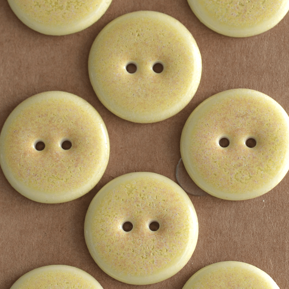 8 pcs. 22-23mm porcelain buttons parakeet yellow
