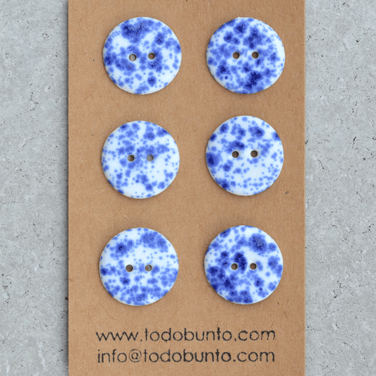 6 pcs. 22-23mm porcelain buttons blue sprinkle