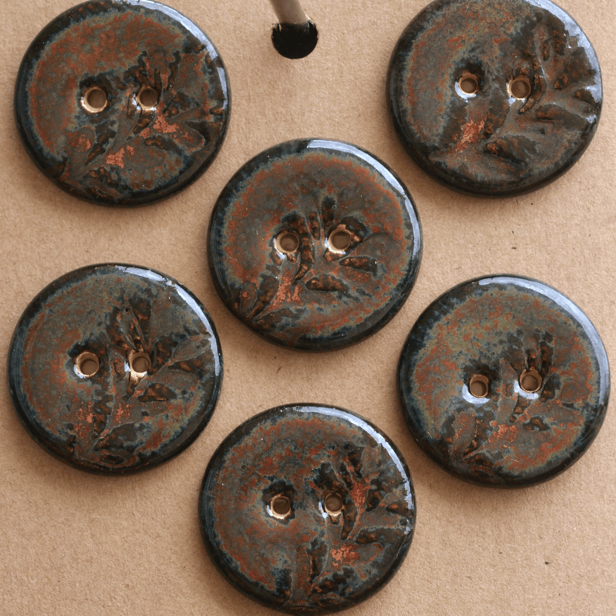 6 pcs. 23mm ceramic buttons flora