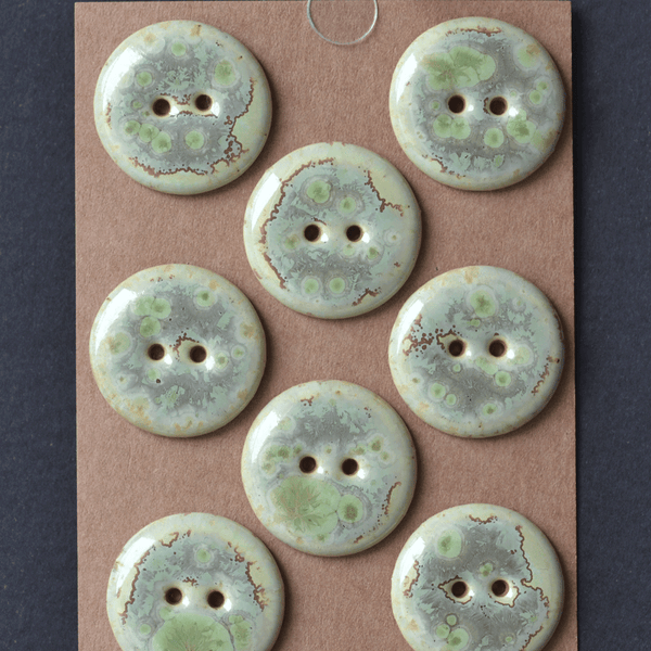 6 pcs. 23mm  ceramic buttons microgreens