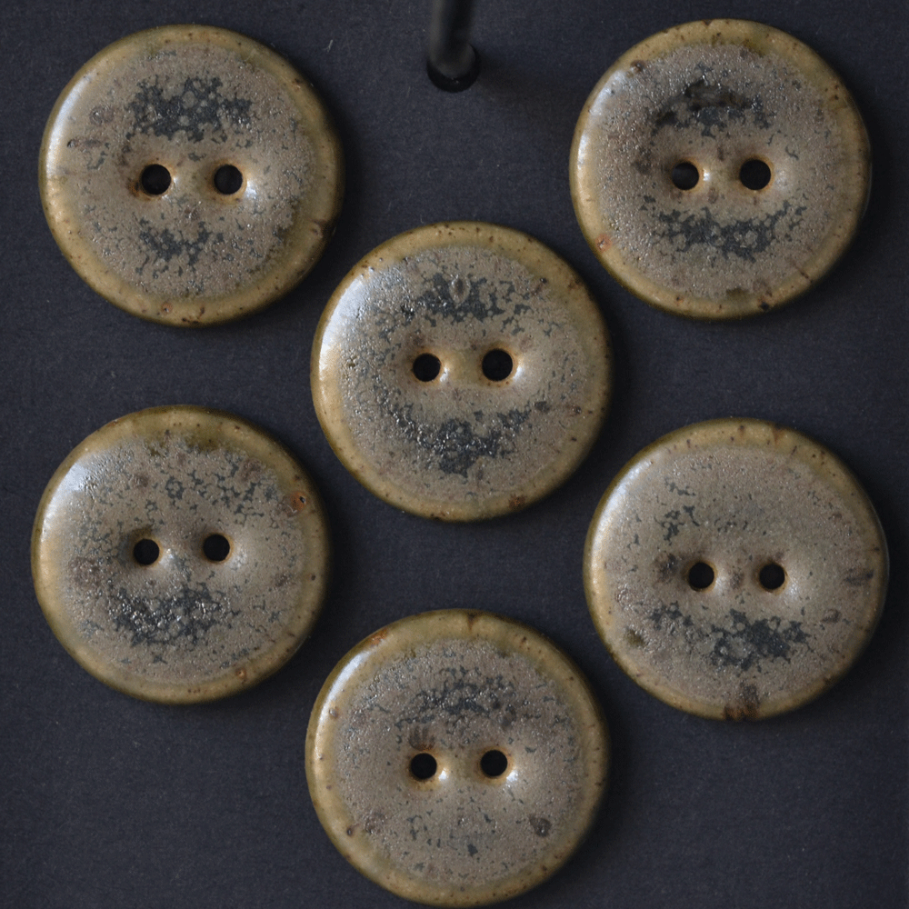 6 pcs. 23mm ceramic buttons oak
