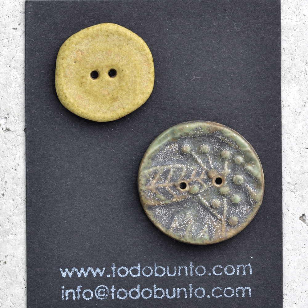 2 pcs. ceramic buttons (25mm and 32mm)