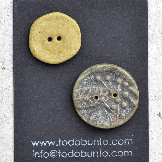 2 pcs. ceramic buttons (25mm and 32mm)