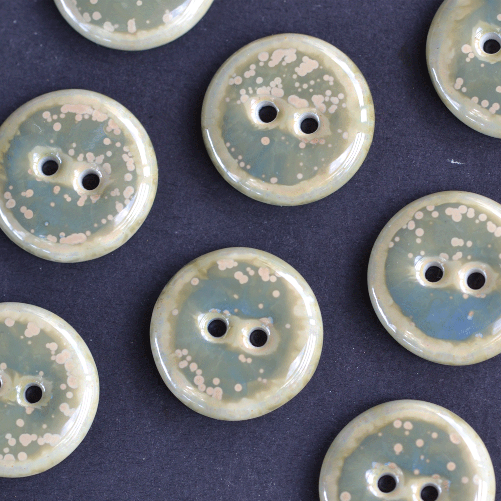 8 pcs. 17/18mm  ceramic buttons