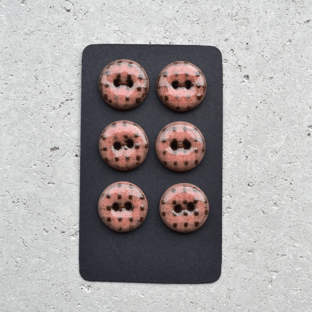 6 pcs. 18mm buttons raspberry chocolate