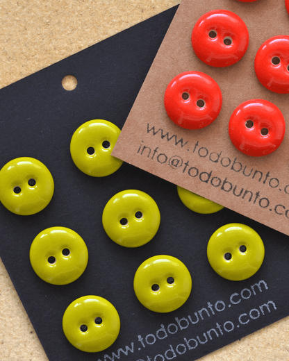 15-16 mm porcelain buttons very red
