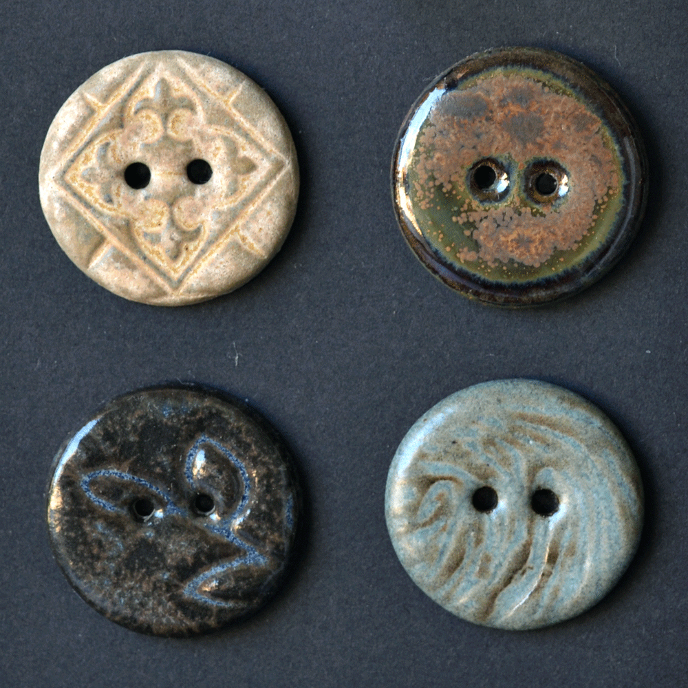 4 pcs. 23mm ceramic buttons mix blue/brown