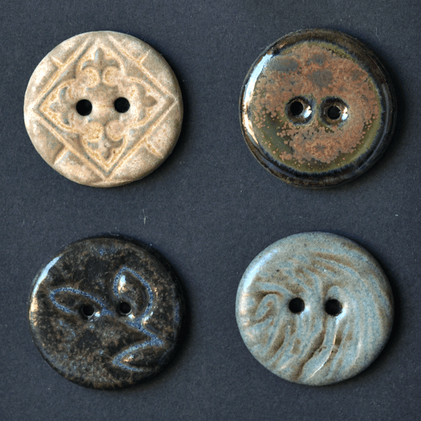 4 pcs. 23mm ceramic buttons mix blue/brown