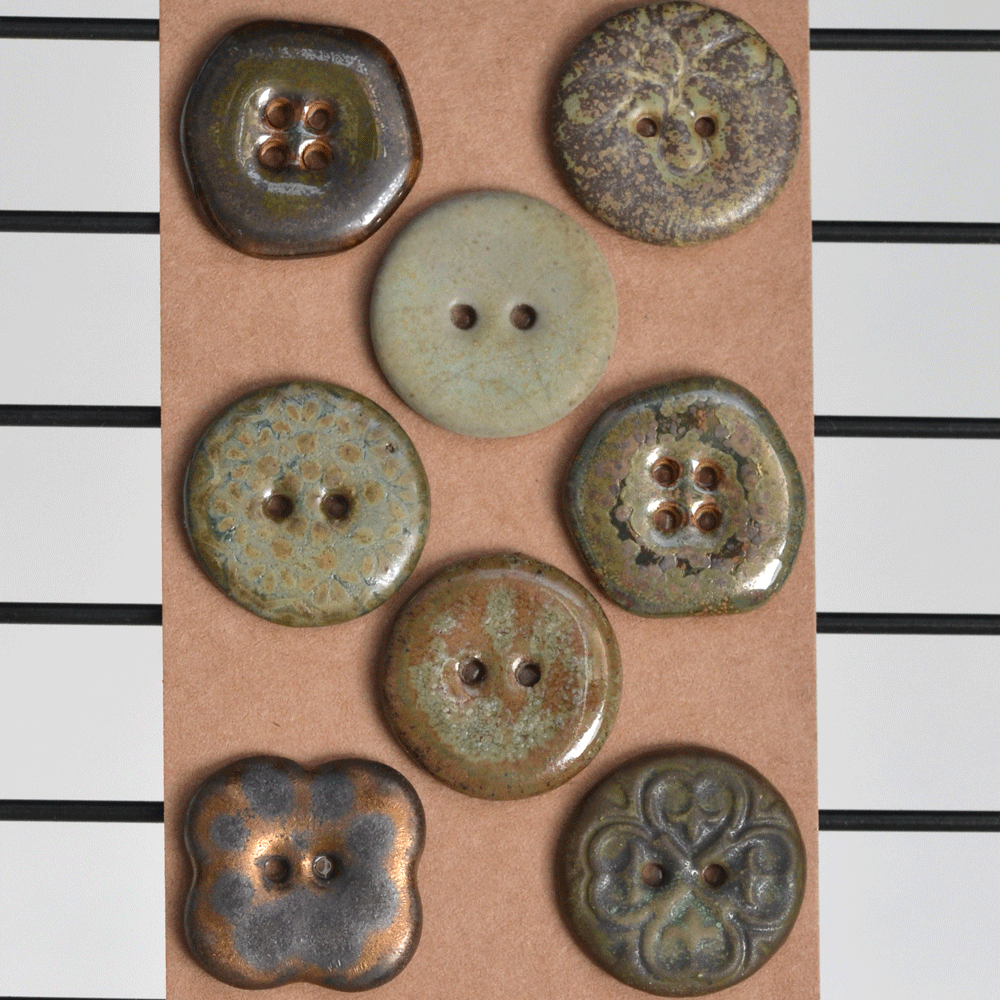 8 pcs. 23mm ceramic buttons mix