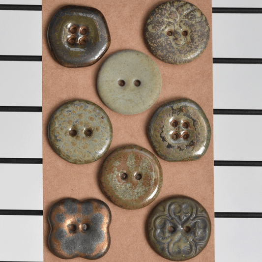8 pcs. 23mm ceramic buttons mix