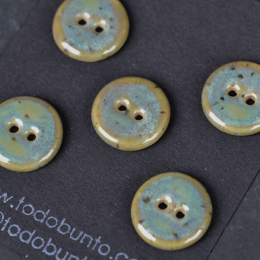 5 pcs. 18mm ceramic buttons beige/turquoise