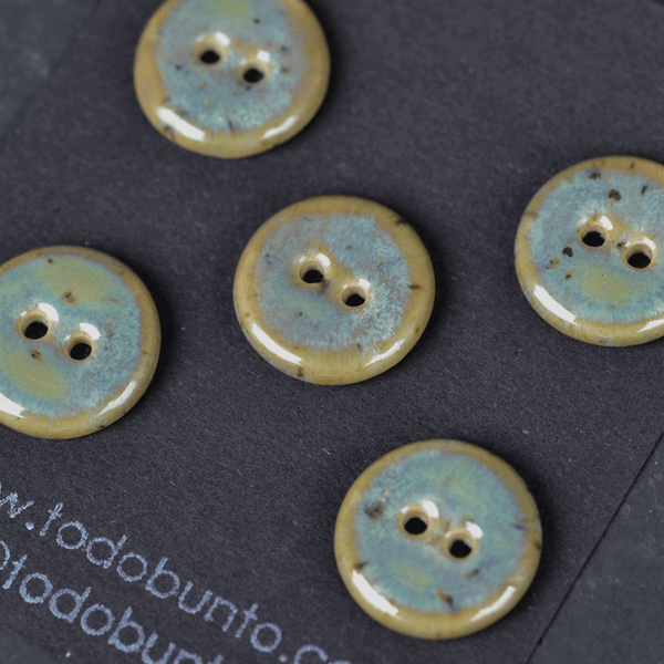 5 pcs. 18mm ceramic buttons beige/turquoise