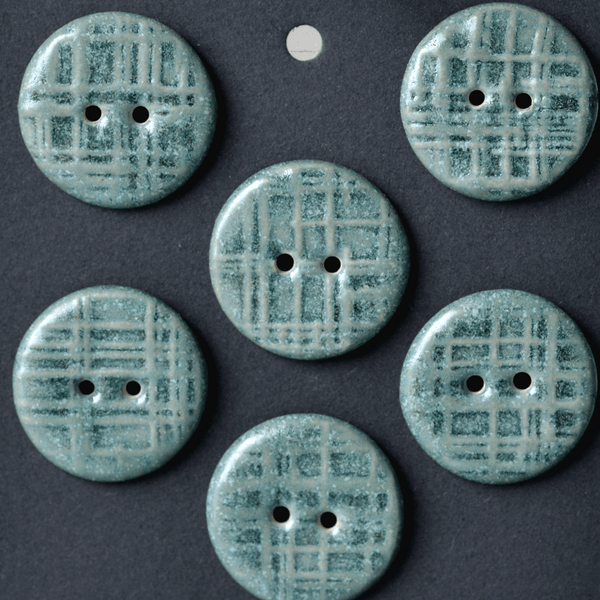 6 pcs. 22-23mm ceramic buttons satin oribe