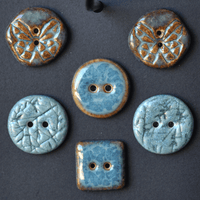 6 pcs. 17-20mm ceramic buttons mix blue/brown
