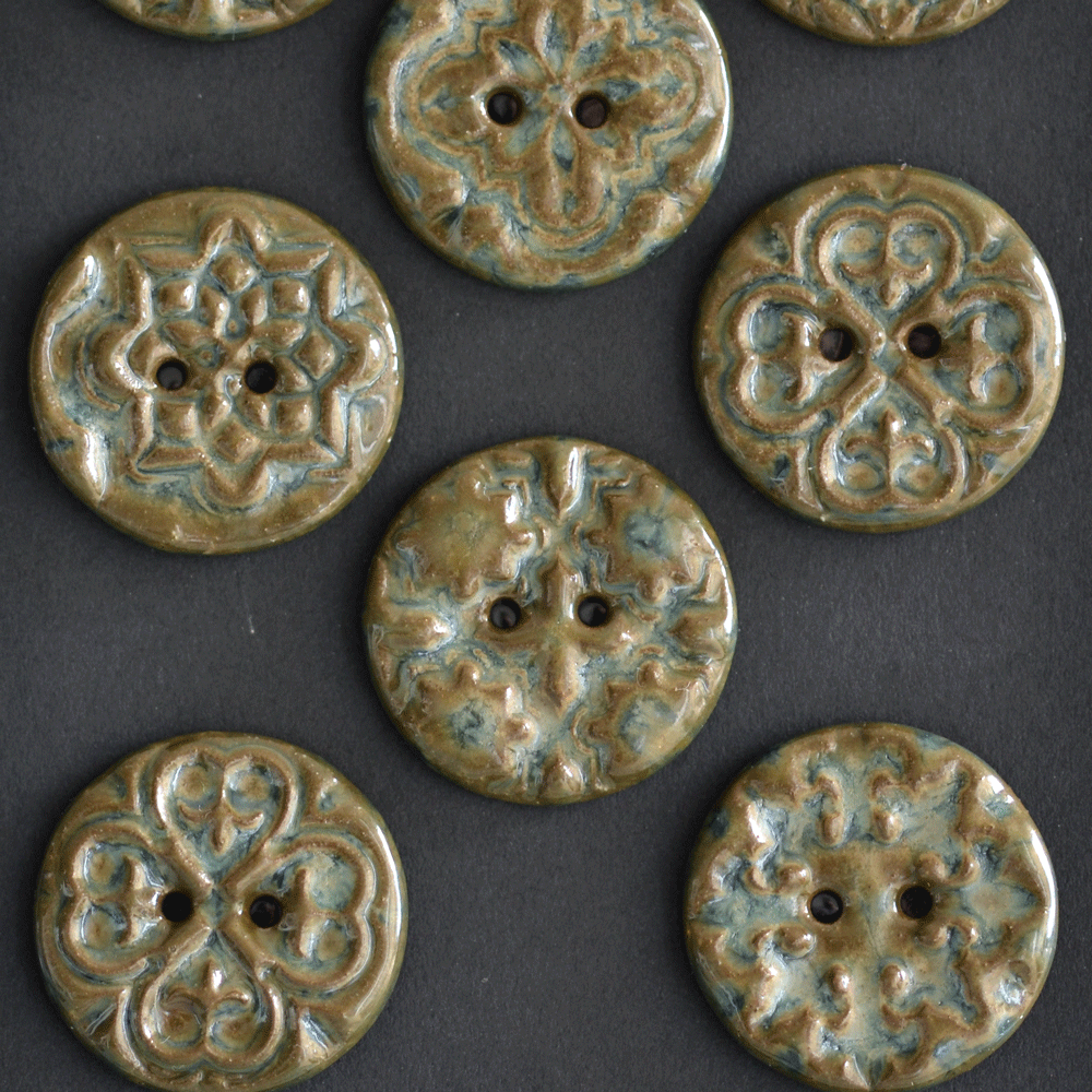 8 pcs. 23mm ceramic buttons orient