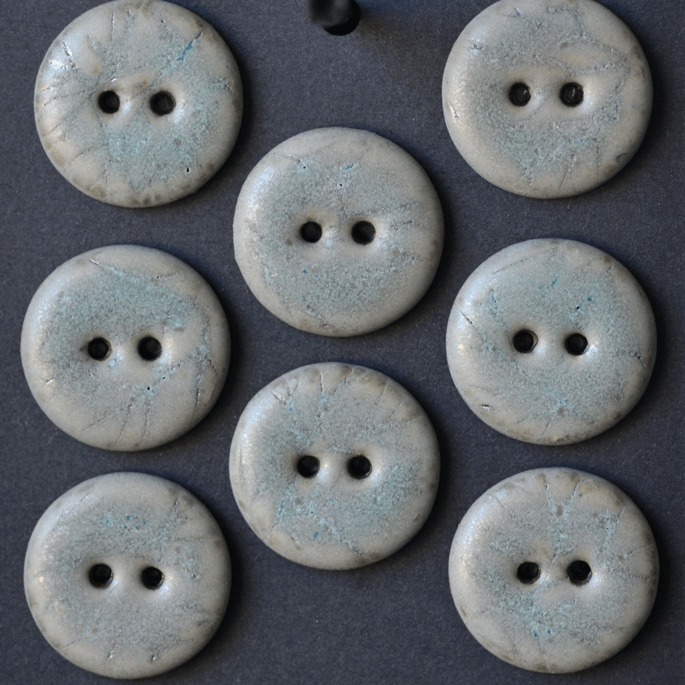 8 pcs. 21mm ceramic buttons rime ice