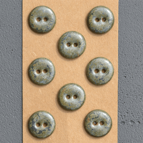 8 pcs. 18mm ceramic buttons swamp