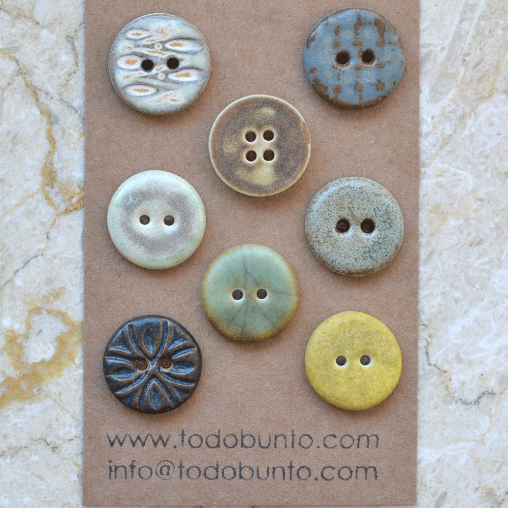 8 pcs. 17-18mm ceramic buttons mix s2