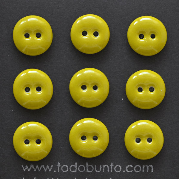 9 pcs. 15-16 mm porcelain buttons lime
