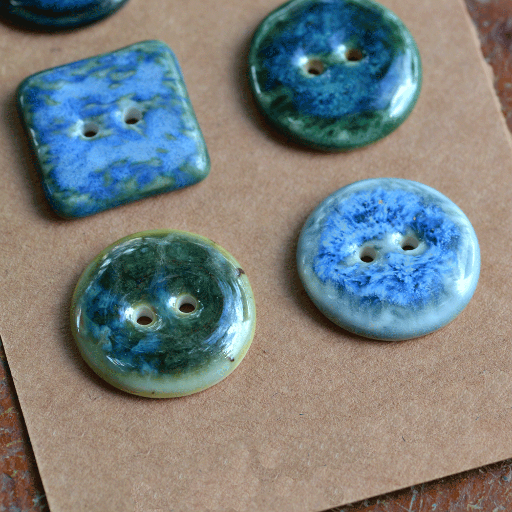 6 pcs. 22-23mm porcelain buttons mix green/blue