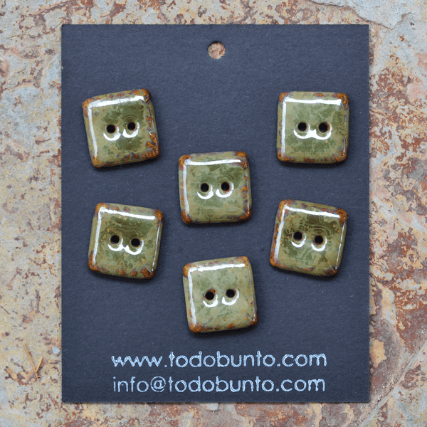 6 pcs. 16x16mm ceramic buttons green/brown