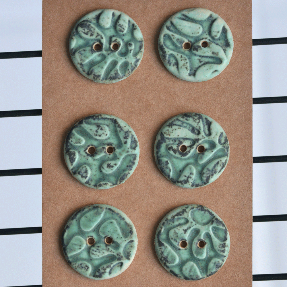 6 pcs. 22-23mm porcelain buttons alga