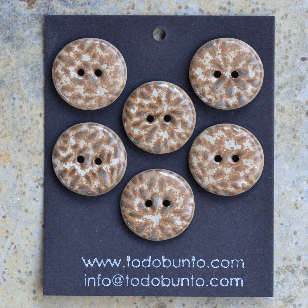 6 pcs. 23mm ceramic buttons beige/brown
