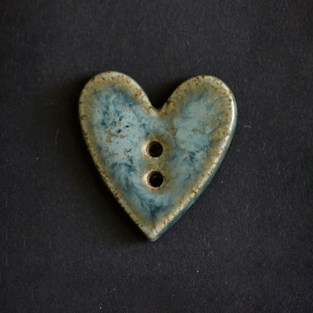 Ceramic button in heart form (alga marina)