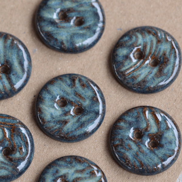 7 pcs. 20mm ceramic buttons denim
