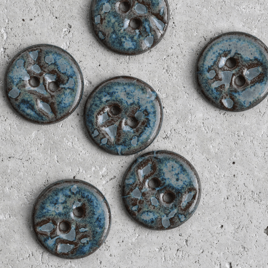 8 pcs. 18mm ceramic buttons frozen pond