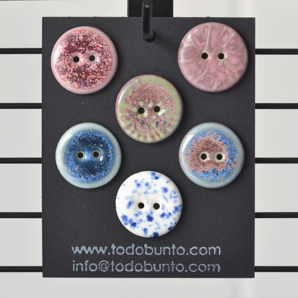 6 pcs. 22-23mm ceramic buttons mix blue/lilac