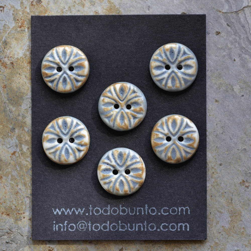 17-18mm porcelain buttons orient blue