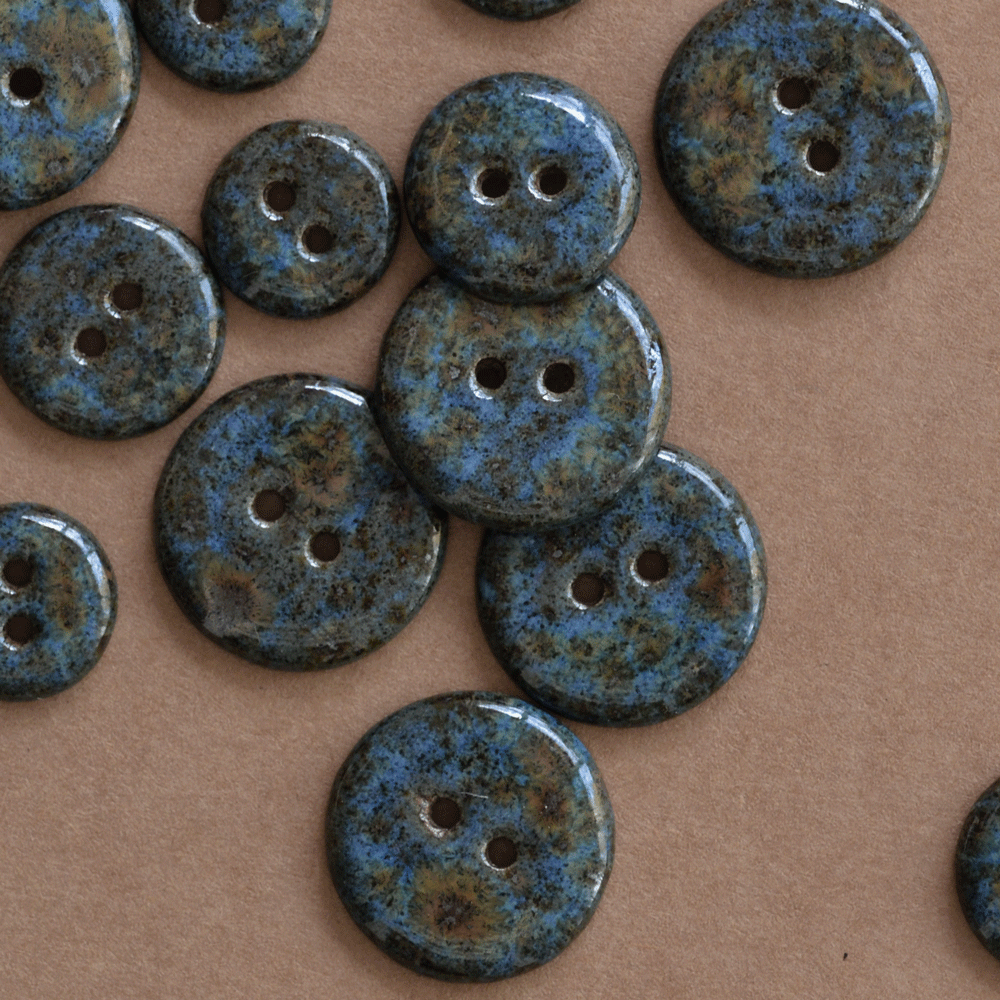 9 pcs. 15-16mm ceramic buttons storm