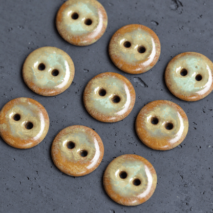 9 pcs. 15/16mm ceramic buttons cognac/green