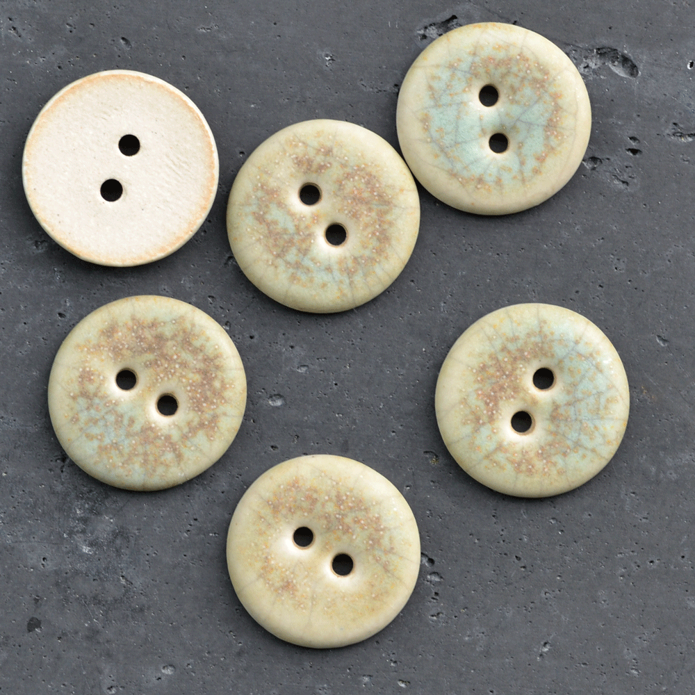 18mm ceramic buttons light green/beige with craquele effect