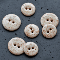 18 mm Handmade Keramikknöpfe Creme gesprenkelt (hell)