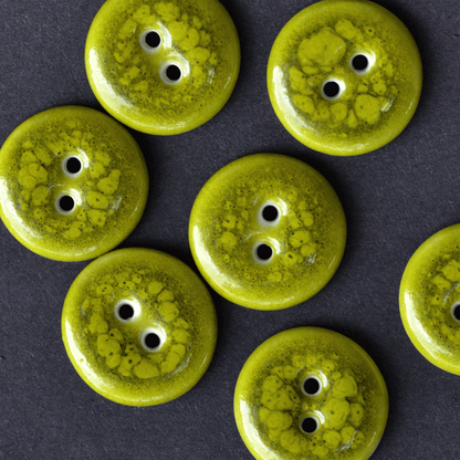 8 pcs. 17-18mm porcelain buttons acid green