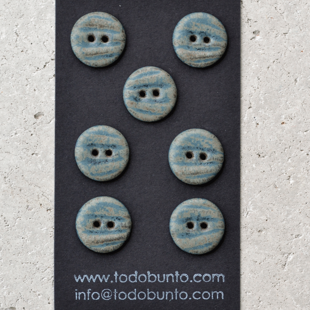 7 pcs. 18mm ceramic buttons pebbles