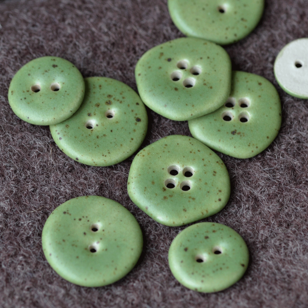 6 pcs 23mm ceramic buttons pear Abata