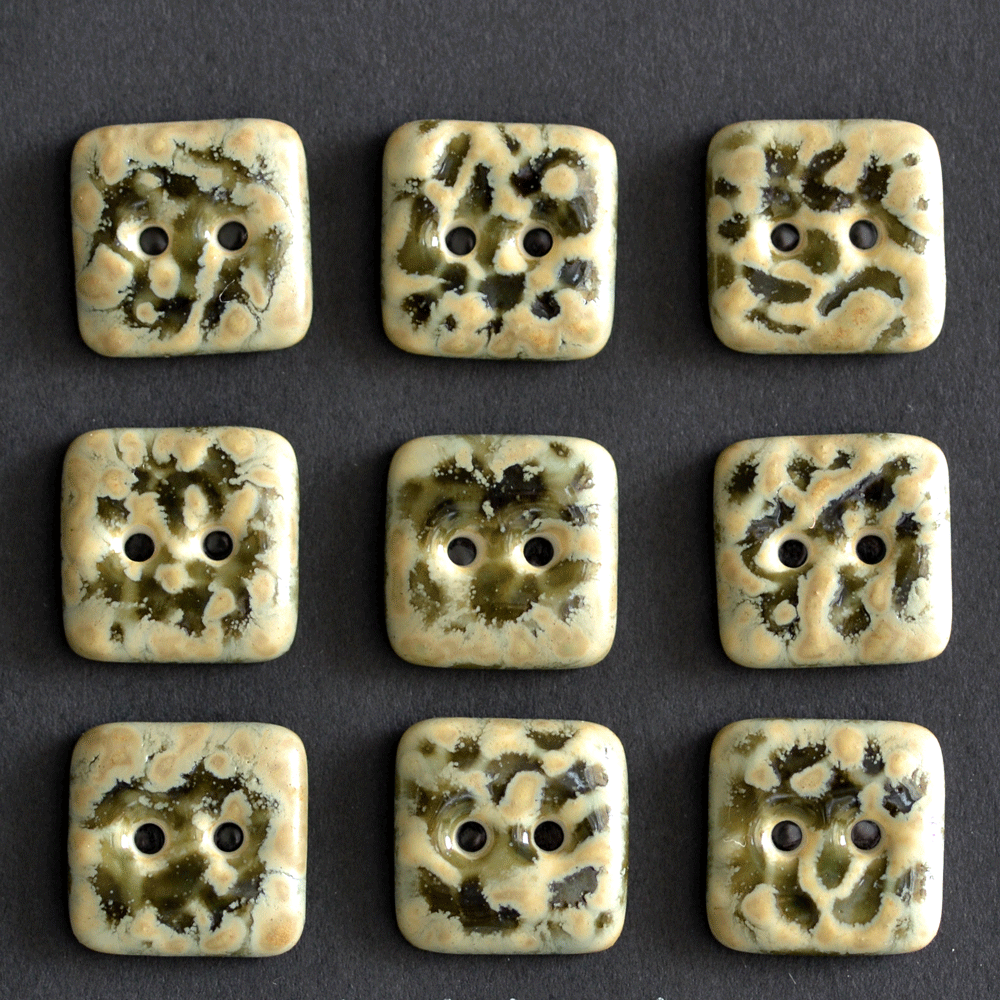 9 pcs. 14x14mm porcelain buttons leo