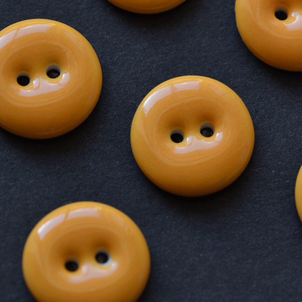 9 pcs. 15mm porcelain buttons mango