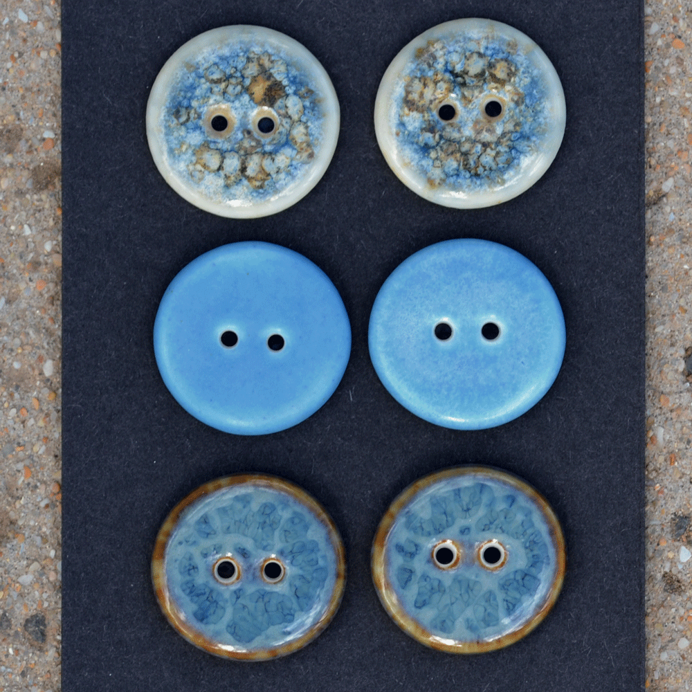 6 pcs. 22-23mm porcelain buttons mix blue/brown