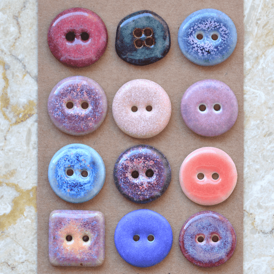 12 pcs. 17-19mm ceramic buttons mix lila