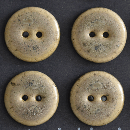 9 pcs. 18 mm ceramic buttons oak