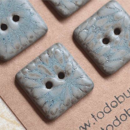 6 pcs. 20x20mm ceramic buttons rime ice