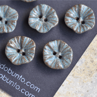 5pcs. 19/20mm ceramic buttons flowers