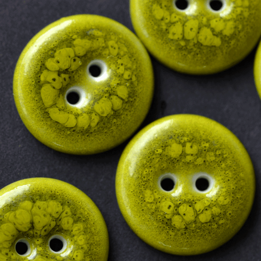 8 pcs. 17-18mm porcelain buttons acid green