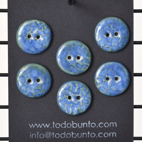 6 pcs. 20-21 mm porcelain buttons leo
