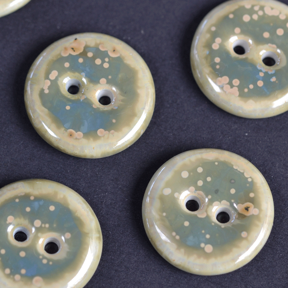 8 pcs. 17/18mm  ceramic buttons
