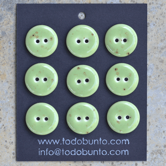 17-18mm porcelain buttons light green